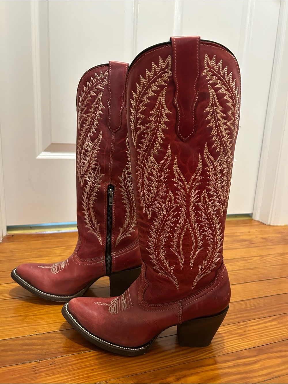Corral NWOT Women's Red Embroidered Western Heeled Boots